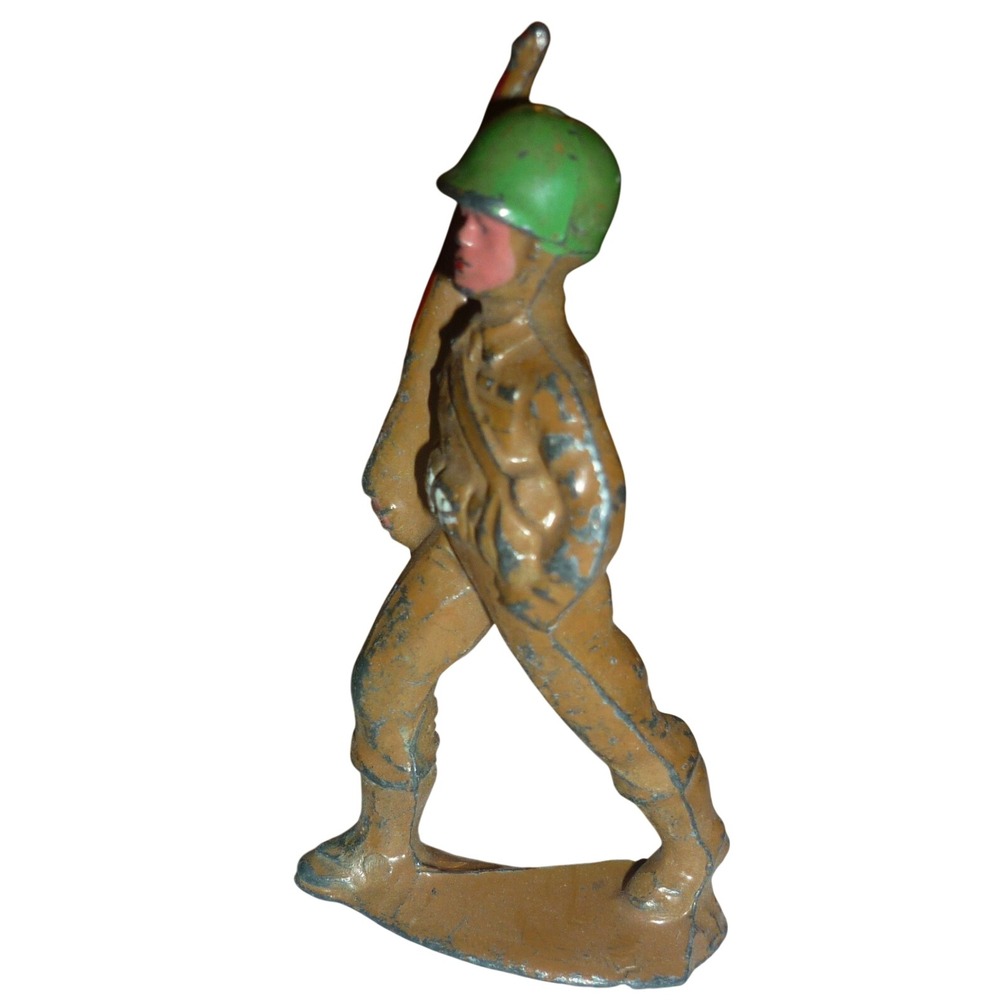 Vintage Manoil M157 Lead Toy Soldier Marching Rifleman Green Helmet 45/1